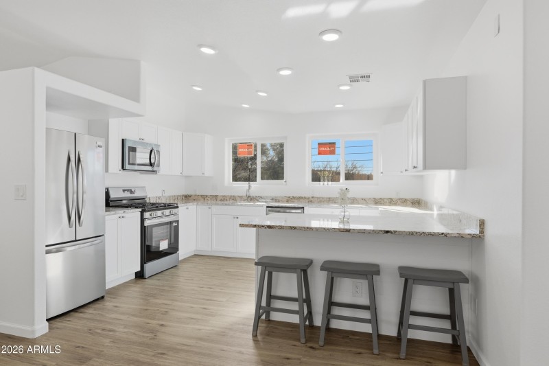 mls-414_Frontier_St_008