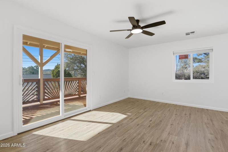 mls-414_Frontier_St_013