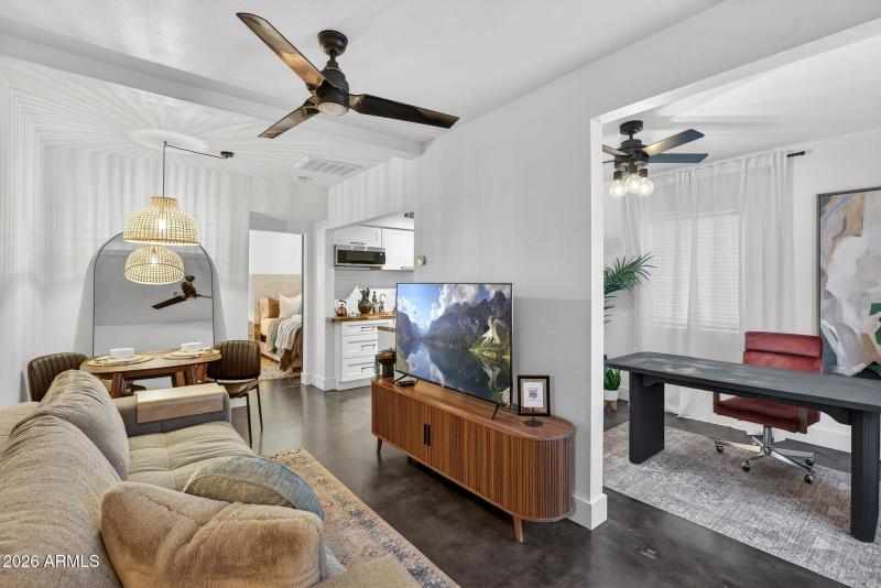 Unit 509 – Living Room & Dining Area