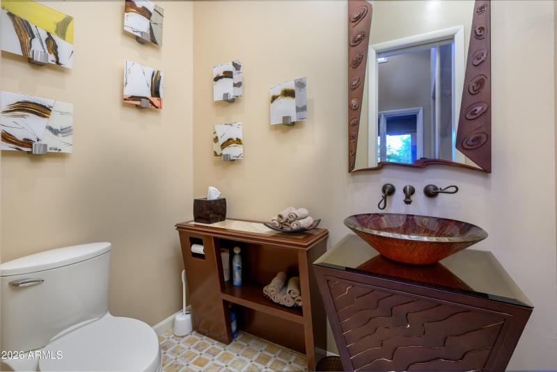 Hallway 1/2 bathroom