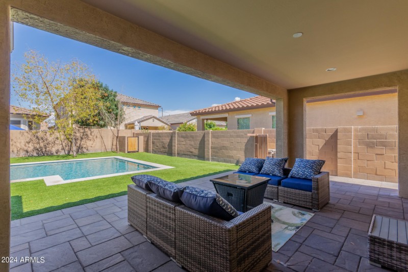 Covered patio with pavers