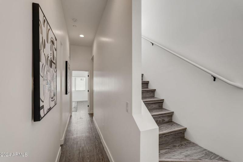 50367-3645 E Earll Dr-021