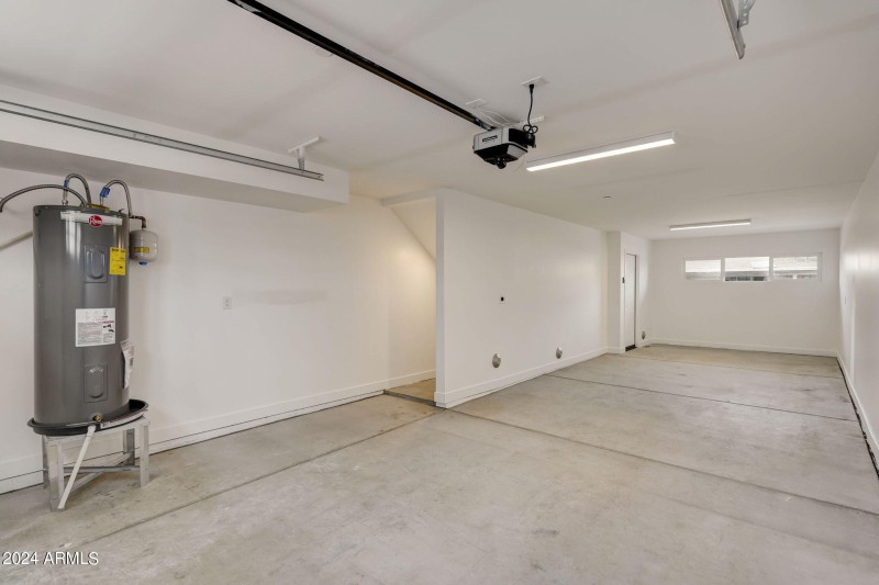 50367-3645 E Earll Dr-030