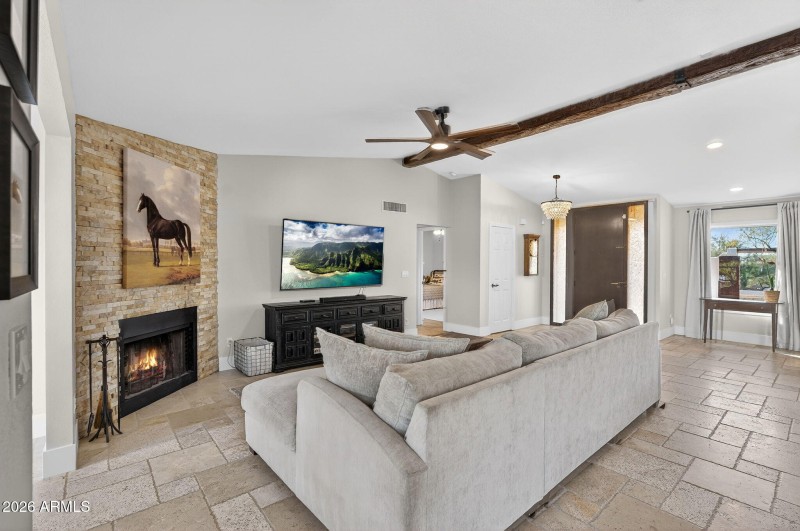 8-web-or-mls-34-E Dixileta Dr