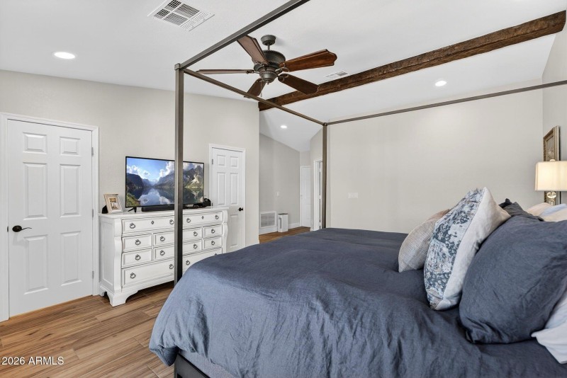 25-web-or-mls-48-E Dixileta Dr