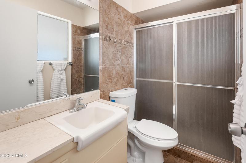 Primary Bathroom w Walk in Shower