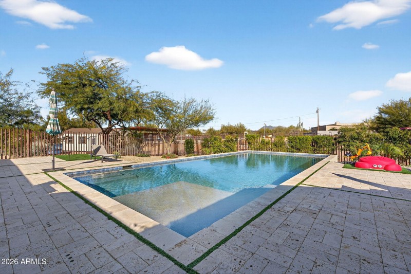 48-web-or-mls-81-E Dixileta Dr