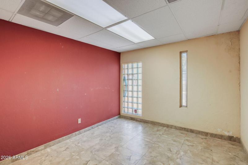 30-web-or-mls-4496 N Black Canyon Hwy -