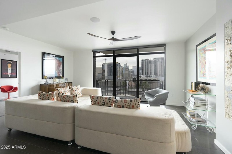 200 W PORTLAND ST 817