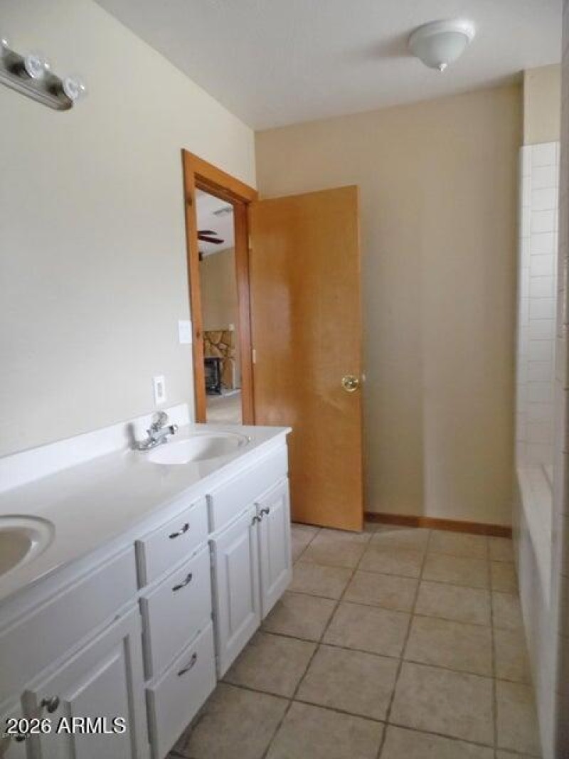 101 forest dr bathroom