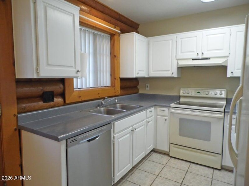 101 forest dr kitchen