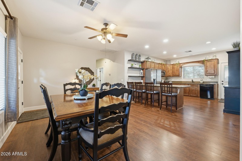 052-guest-house-dining