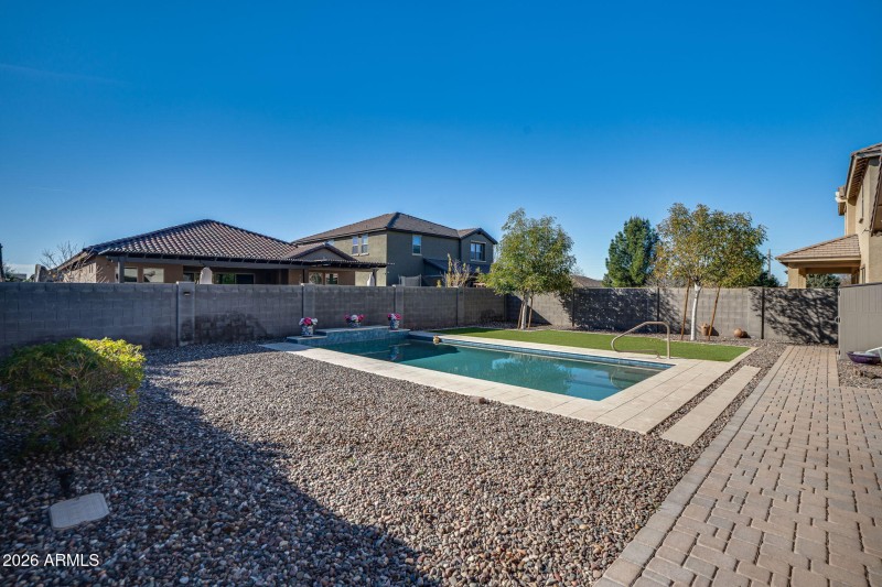 44-web-or-mls-Exterior-8