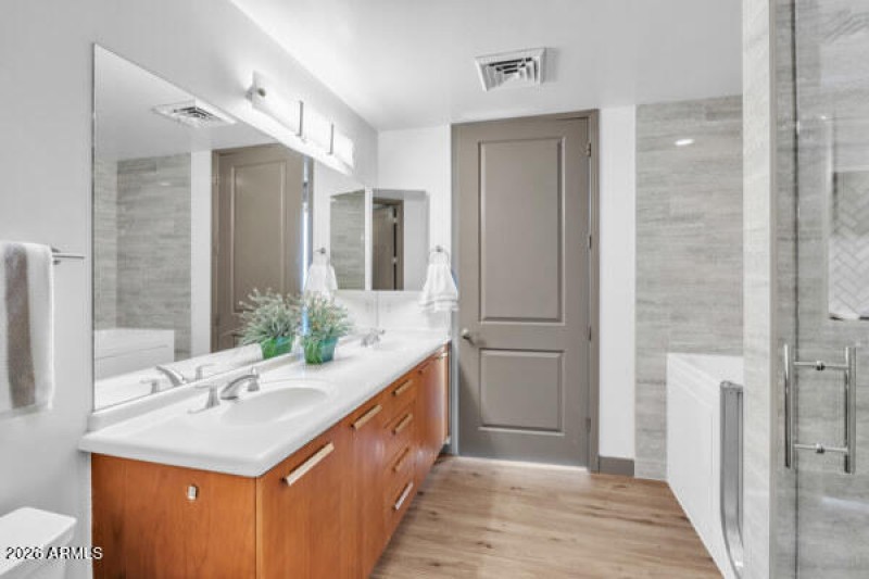 134134038743758366_134134038720835679_DS