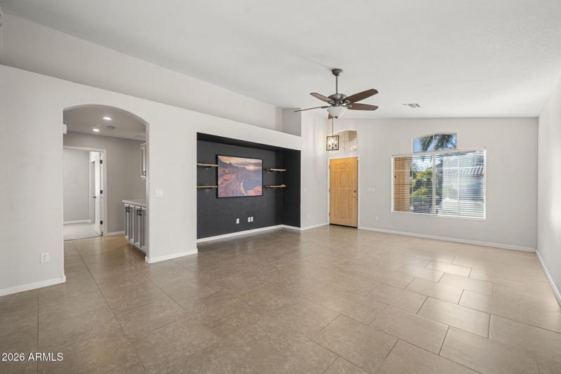 5-web-or-mls-2040-e-angela-dr