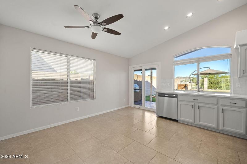 10-web-or-mls-2040-e-angela-dr