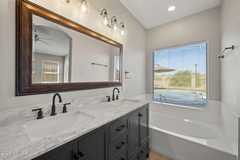 24-web-or-mls-2040-e-angela-dr