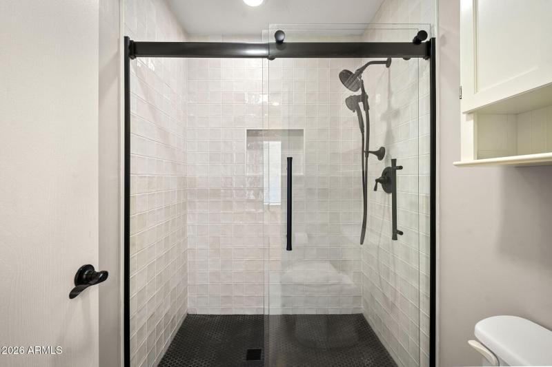 27-web-or-mls-2040-e-angela-dr