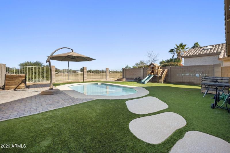 29-web-or-mls-2040-e-angela-dr