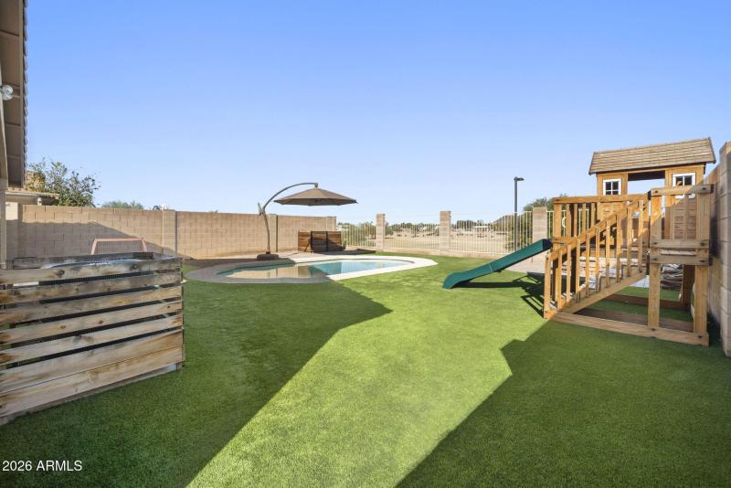 33-web-or-mls-2040-e-angela-dr