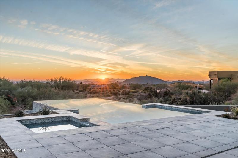 004_Twilight Pool Views