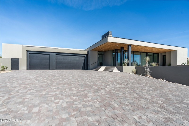 044_Exterior Entrance