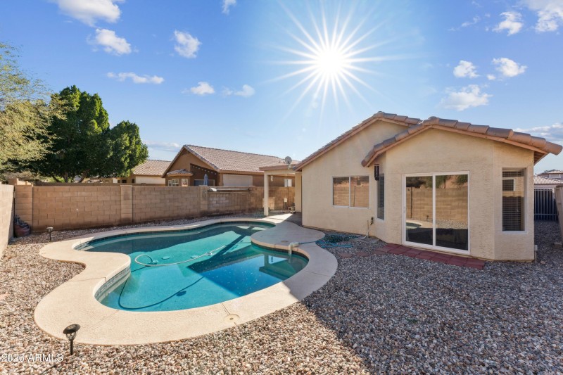 Note Master bedroom exit