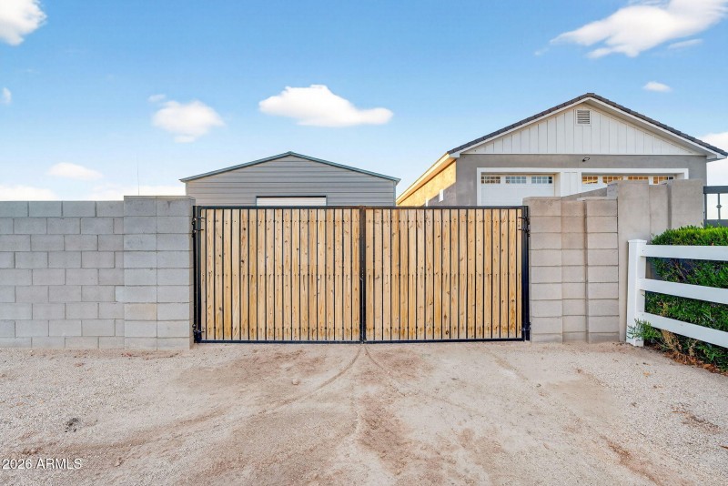 12-web-or-mls-92-N Wyatt Dr