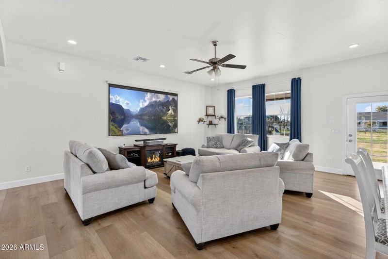 13-web-or-mls-64-N Wyatt Dr