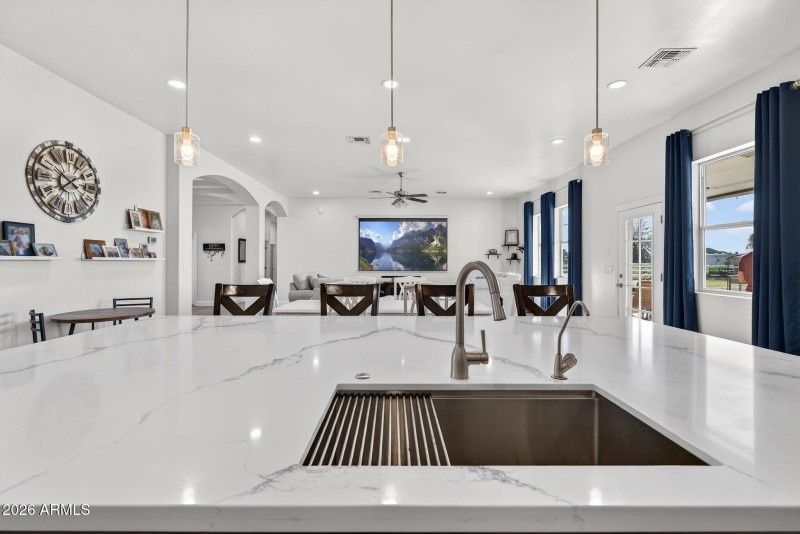 23-web-or-mls-61-N Wyatt Dr