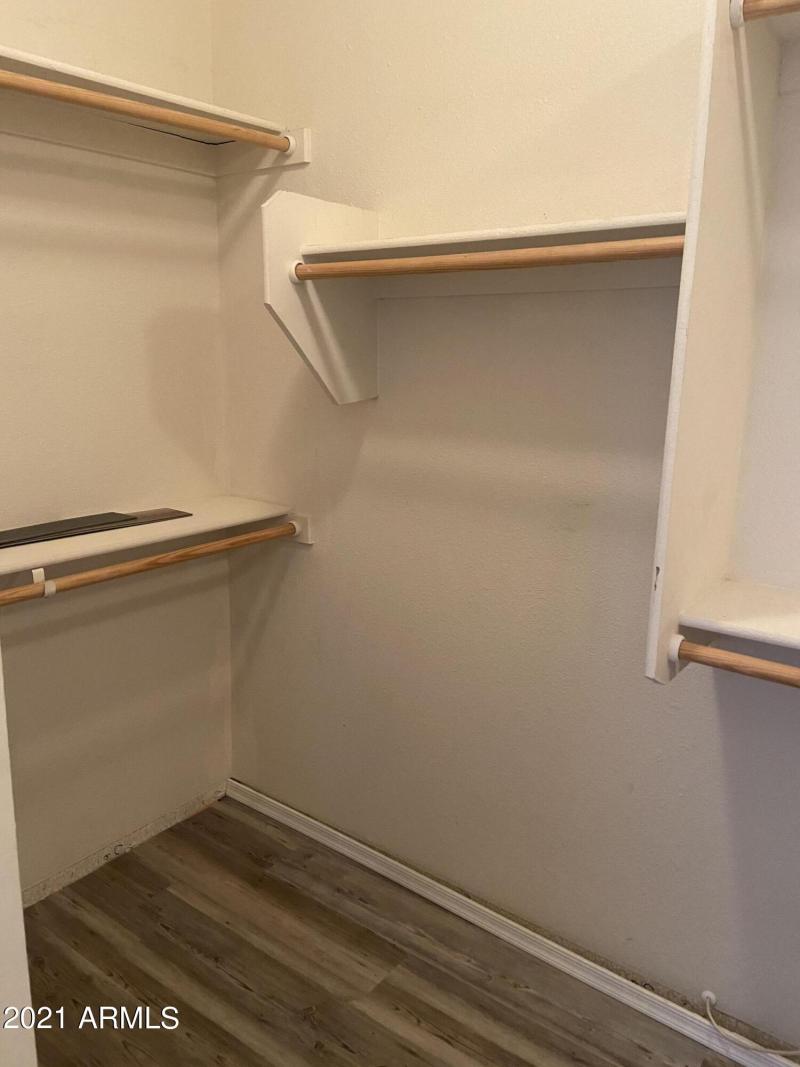 MASTER WALK-IN CLOSET 2
