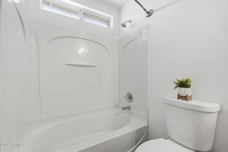 Upstairs Full Bathroom