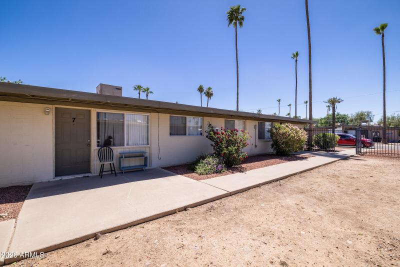 Cheery Lynn - Exterior 03