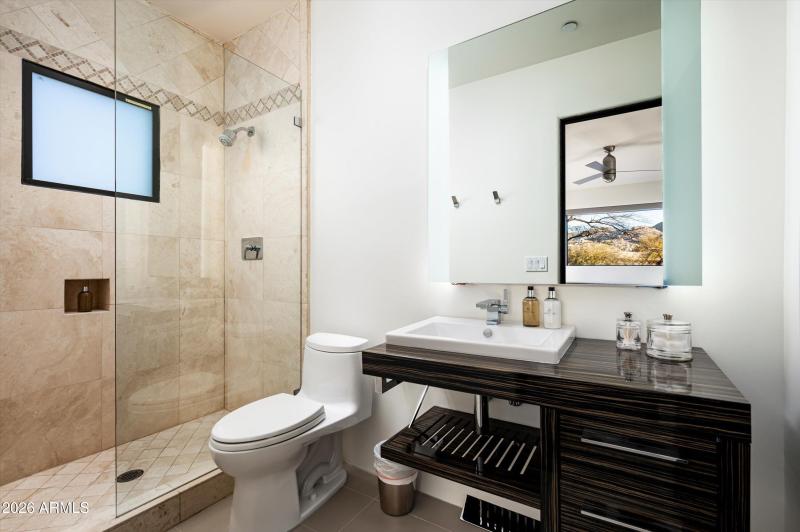 Guest En- Suite Bath