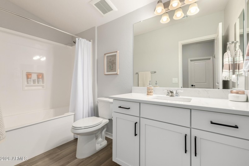 Upper-Level Bathroom 4