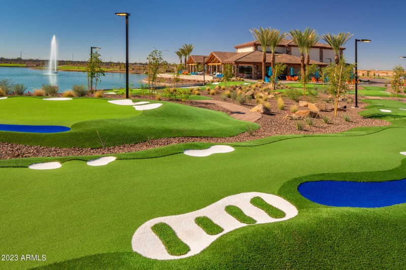 9 Hole Putting Course