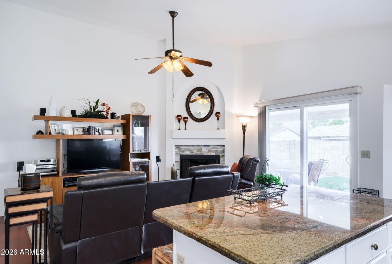 004__458 W Smoke Tree Rd