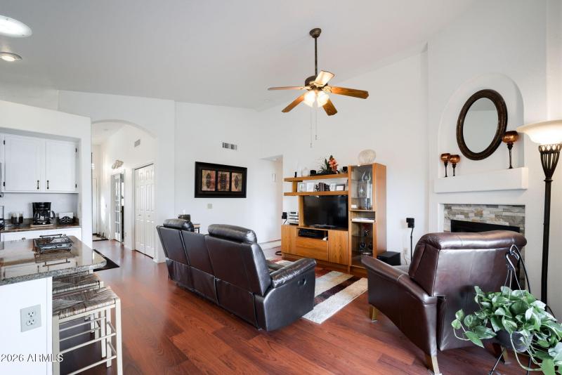 005__458 W Smoke Tree Rd