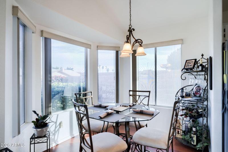 009__458 W Smoke Tree Rd