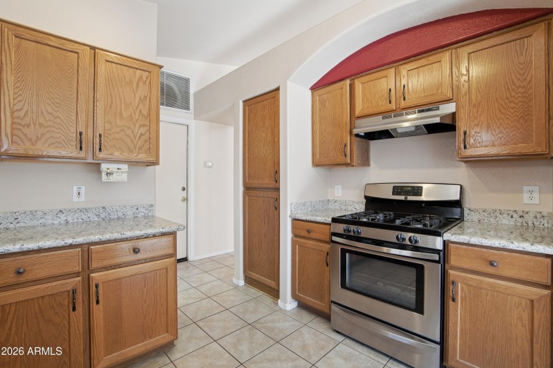 12-print-W Burnett Rd-S2101-012