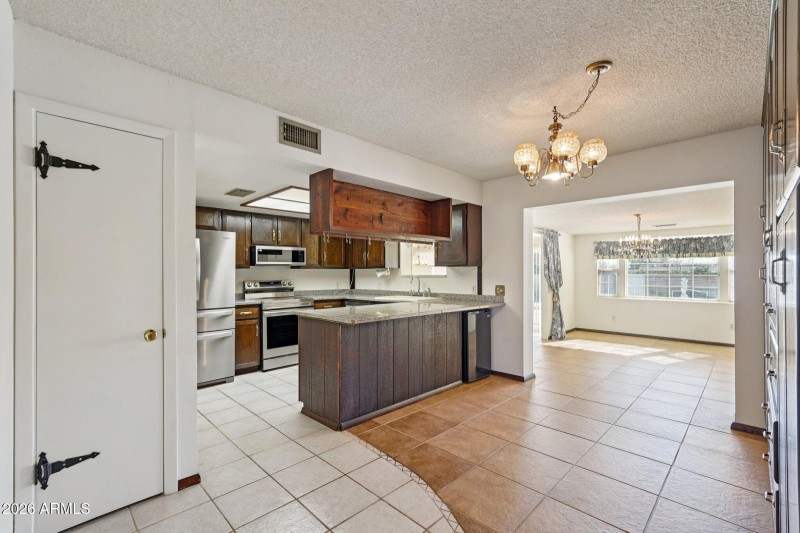 10-web-or-mls-W Banff Ln.-S2101-010