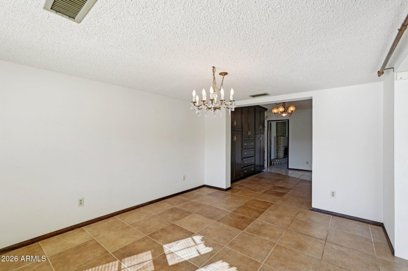 17-web-or-mls-W Banff Ln.-S2101-017