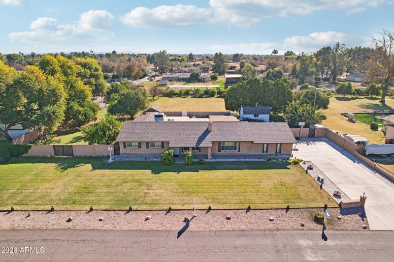 52-web-or-mls-W Banff Ln.-S2101-050