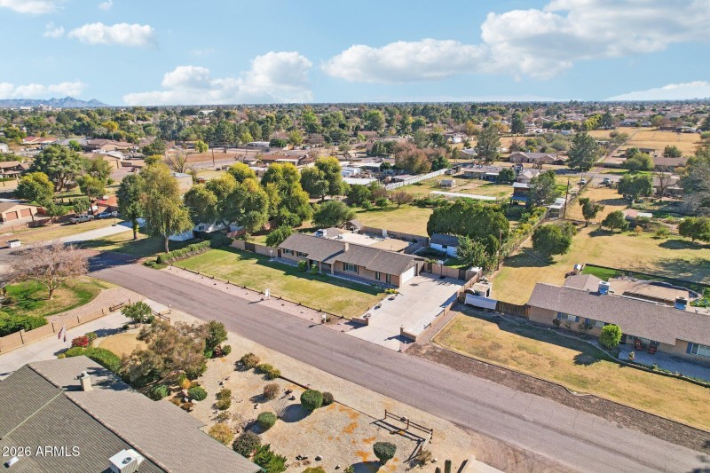 54-web-or-mls-W Banff Ln.-S2101-052