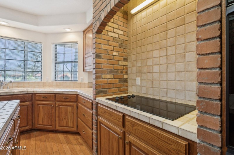 18-web-or-mls-7002-w-surrey-ave