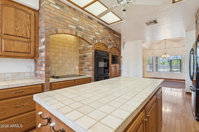 20-web-or-mls-7002-w-surrey-ave