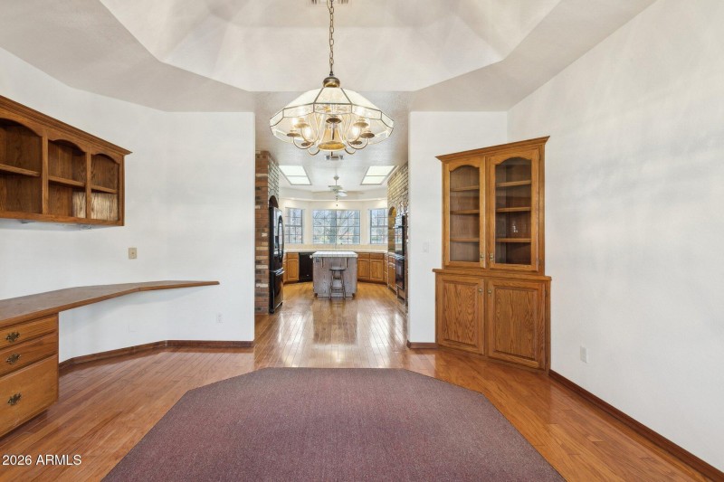 24-web-or-mls-7002-w-surrey-ave