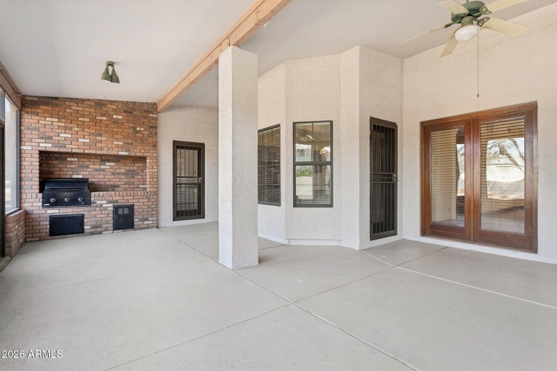 27-web-or-mls-7002-w-surrey-ave