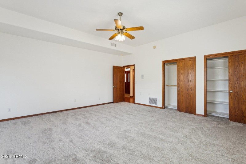 30-web-or-mls-7002-w-surrey-ave