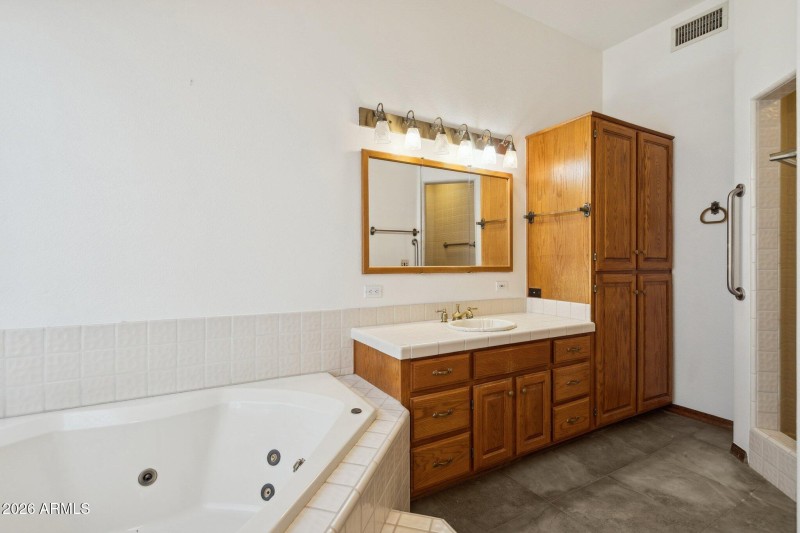 34-web-or-mls-7002-w-surrey-ave